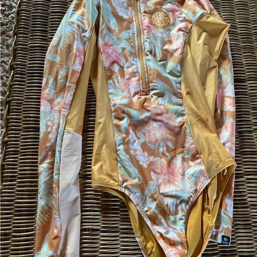Rip curl Rashguard Swimsuit - Picture 1 of 4